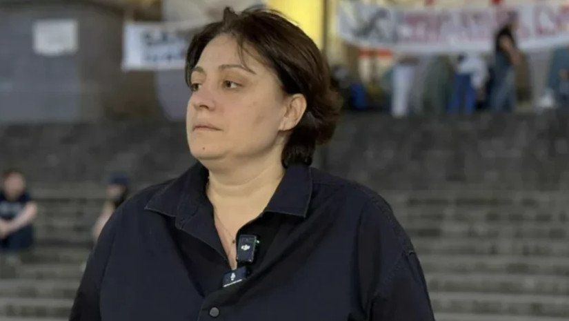 ელენე ხოშტარია