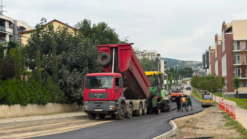 ავთო ვარაზისა და აგარაკის ქუჩების კვეთა